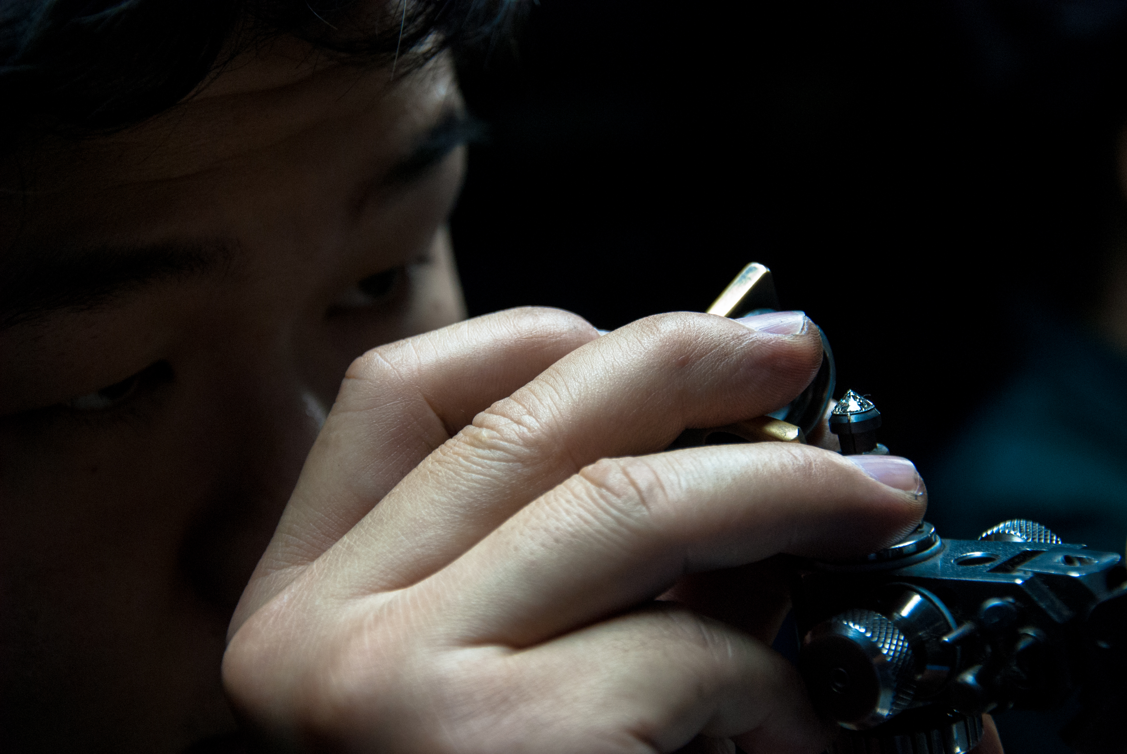 Amyra Bijoux — jewellery being crafted